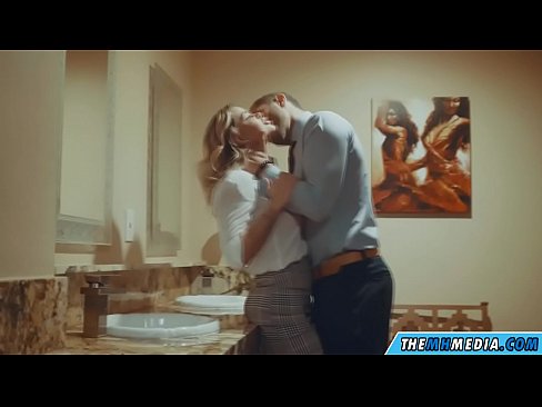 ❤️ Kun povekas blondi viettelee sinut julkisessa vessassa ❤❌ Pano at fi.oldsex.ru ❌